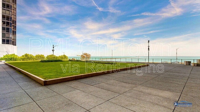 Building Photo - 910 N Lake Shore Dr