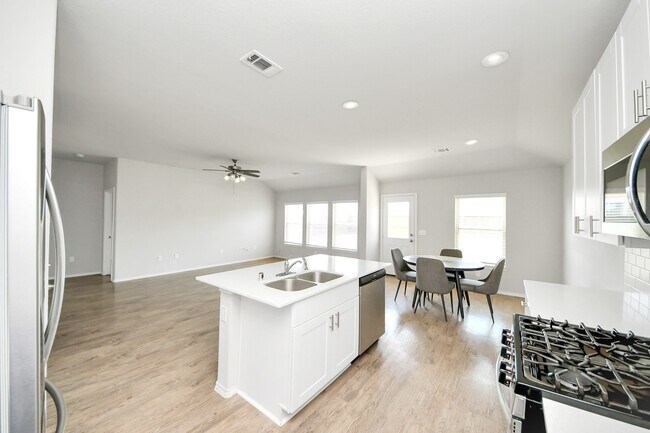 Building Photo - 20730 Southern Wds Blvd