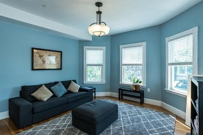 Building Photo - Rare Opportunity – Spacious 4 Bed, 2 Bath ...