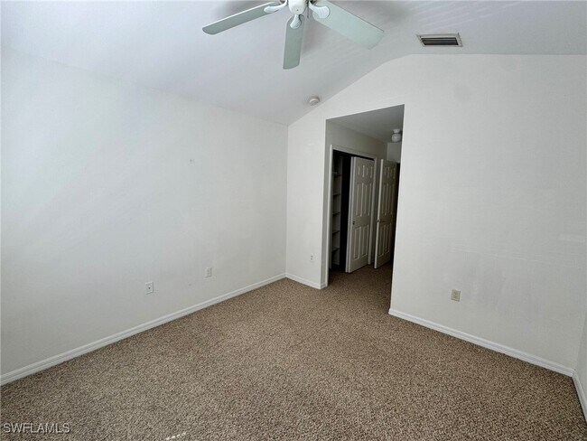 Building Photo - 860 Hampton Cir