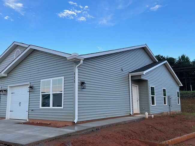 Building Photo - 111 Brawley Villas Pl