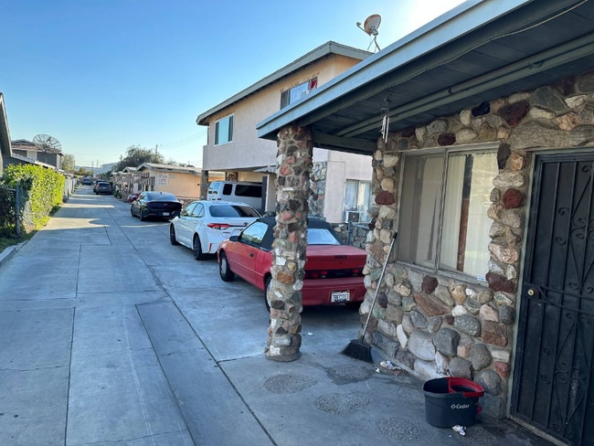 Building Photo - 5154 Santa Ana St