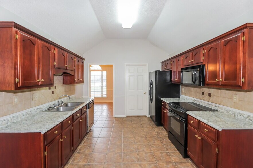 Building Photo - 7708 Shadow View Cove