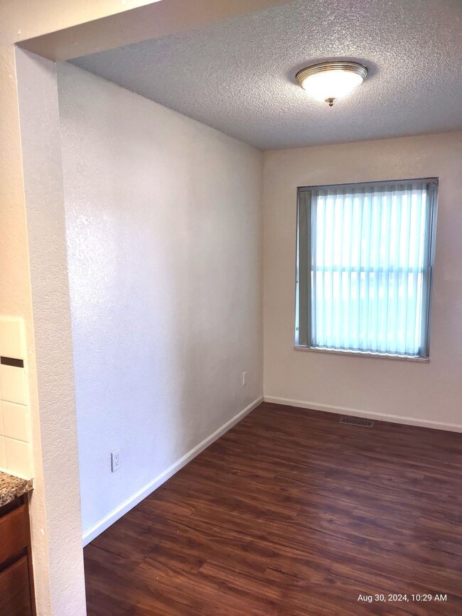 Building Photo - 2-bedroom Condo Available in Quiet Senior-...