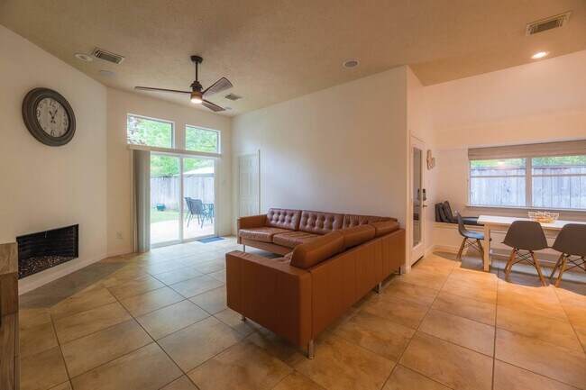 Building Photo - 6 Avenswood Pl