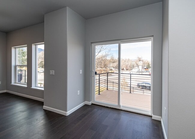 Building Photo - Urbanite Living at It's Finest Westside Lu...