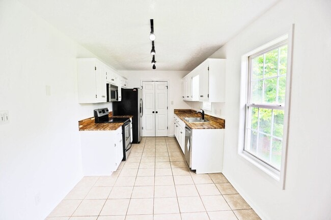 Building Photo - 238 Audrea Ln