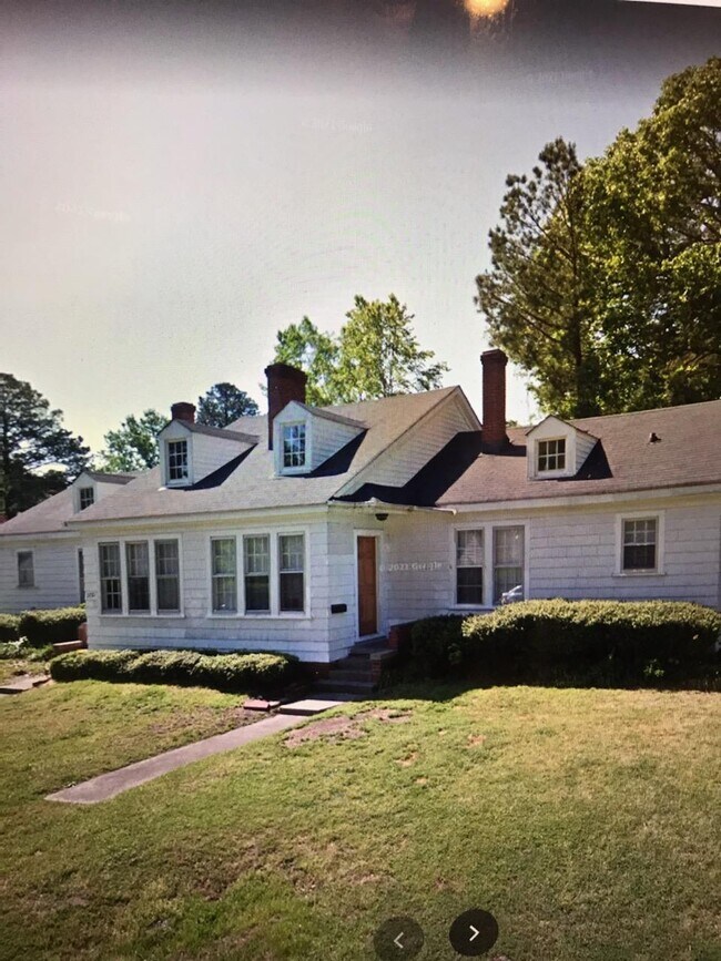 Primary Photo - 1202 E 2nd St