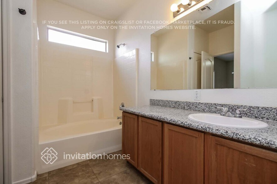 Building Photo - 774 E Drifter Pl