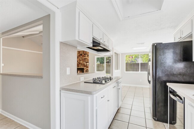 Building Photo - 2022 Fir Springs Dr
