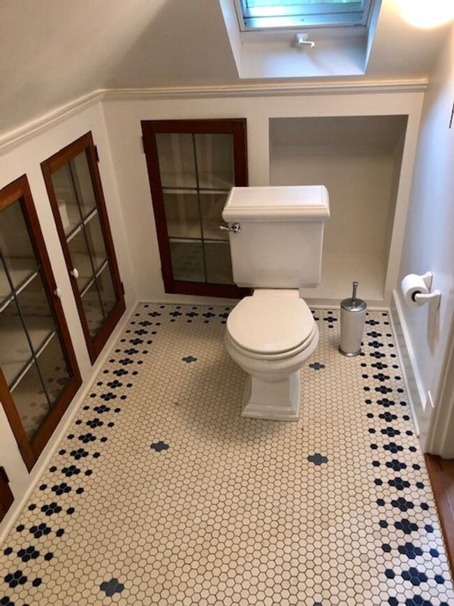 Building Photo - Queen Anne Home