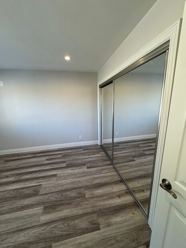 Building Photo - 922 Benito Ave