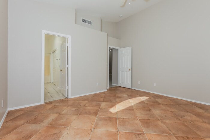 Building Photo - 7255 E Kramer St