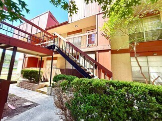 Building Photo - MUST SEE! Beautiful 2 Bedroom / 2 Bath Dow...