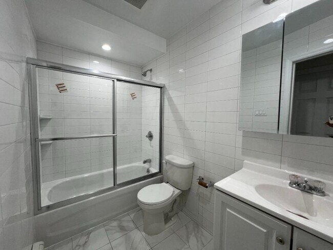 Building Photo - 1 bedroom in WOODSIDE NY 11377
