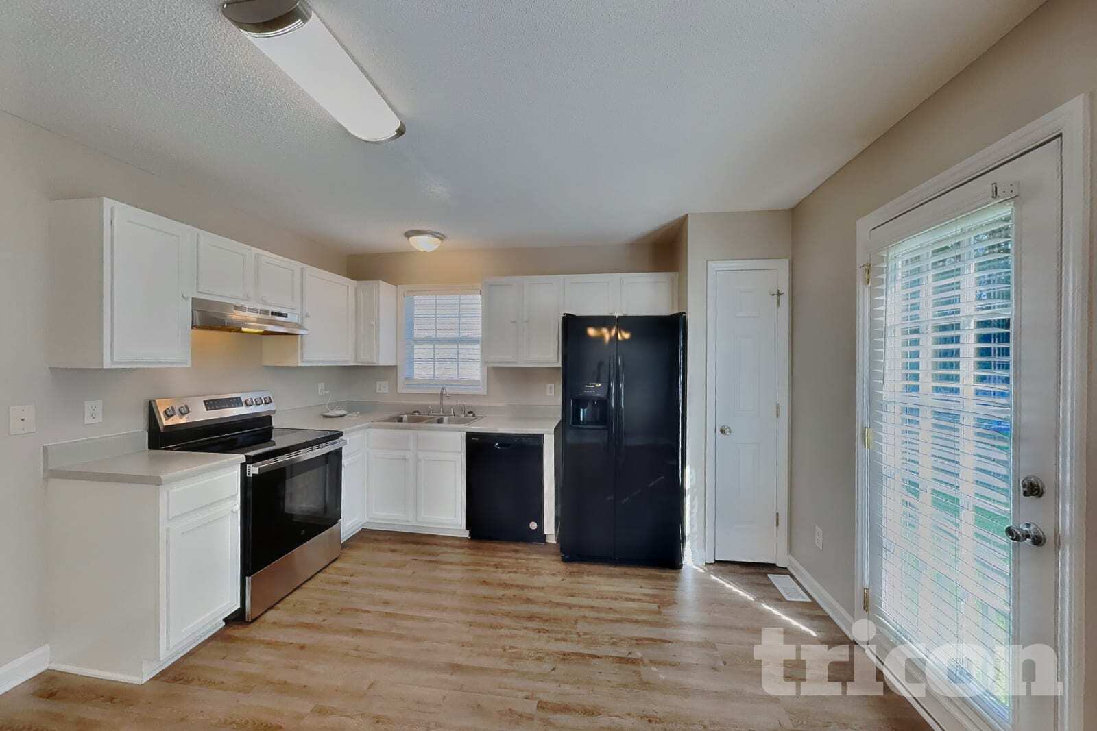 Building Photo - 2112 McKinnon Dr