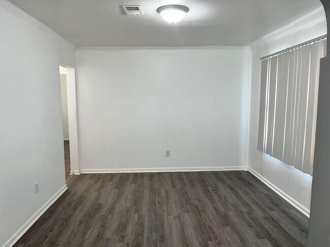 Building Photo - 15863 Kentucky St