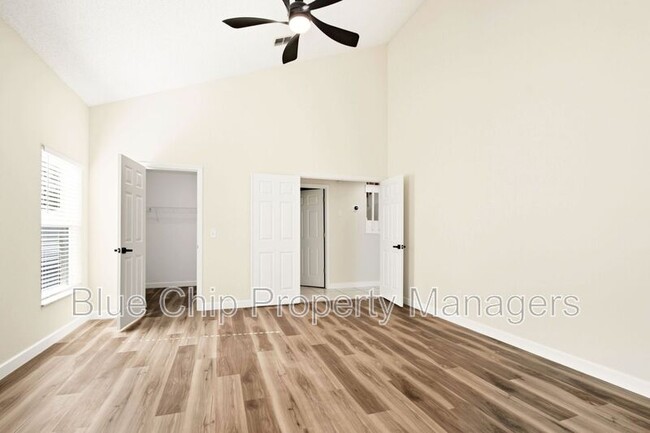 Building Photo - 12630 Lakebrook Dr