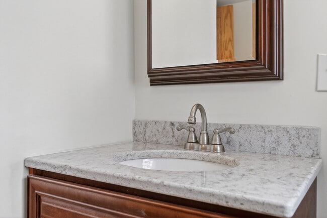 Building Photo - 5101 N Kenton Ave