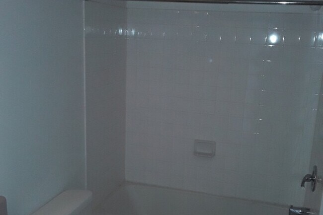 Building Photo - 538 Nova St