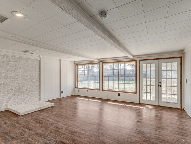 Building Photo - 1100 N Wilshire Blvd