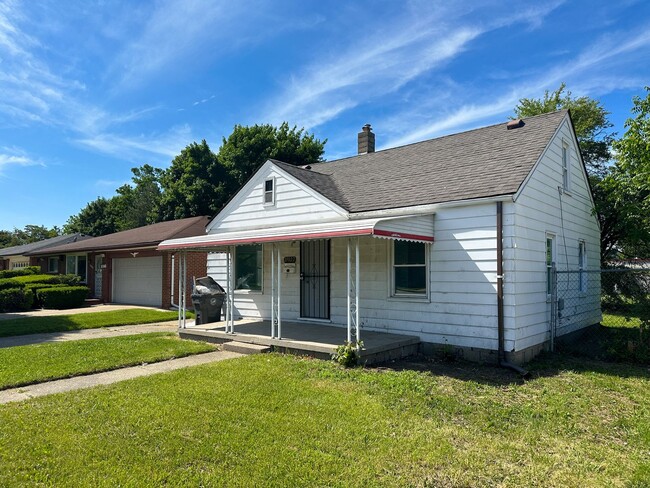 Building Photo - Fully Updated 3 Bedroom Single Family Home