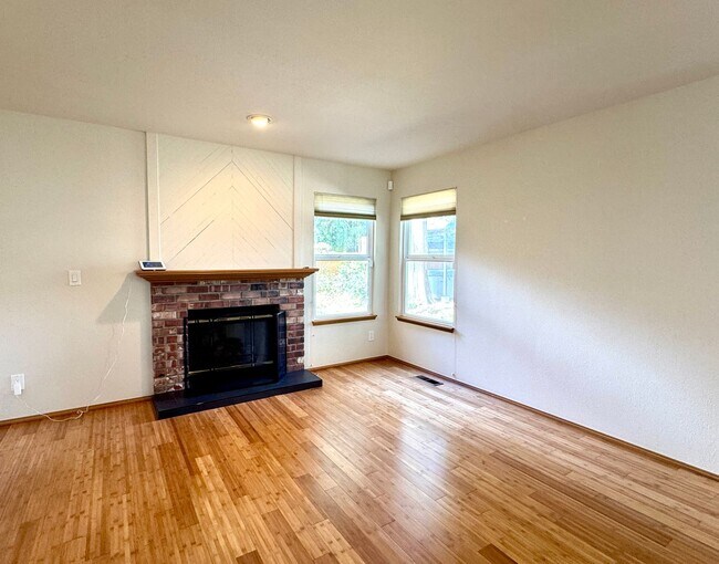 Building Photo - 12726 Plateau Cir NW