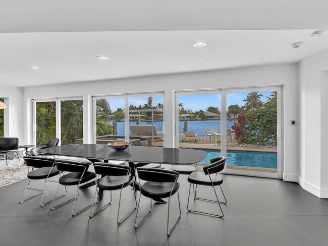 Building Photo - 1640 NE 43rd St