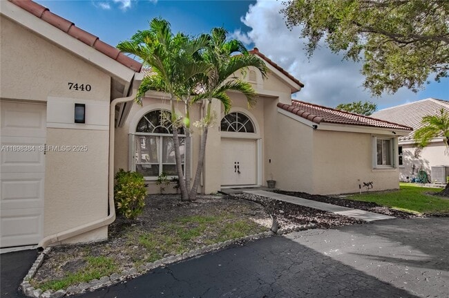 Building Photo - 7440 NW 65th Ln