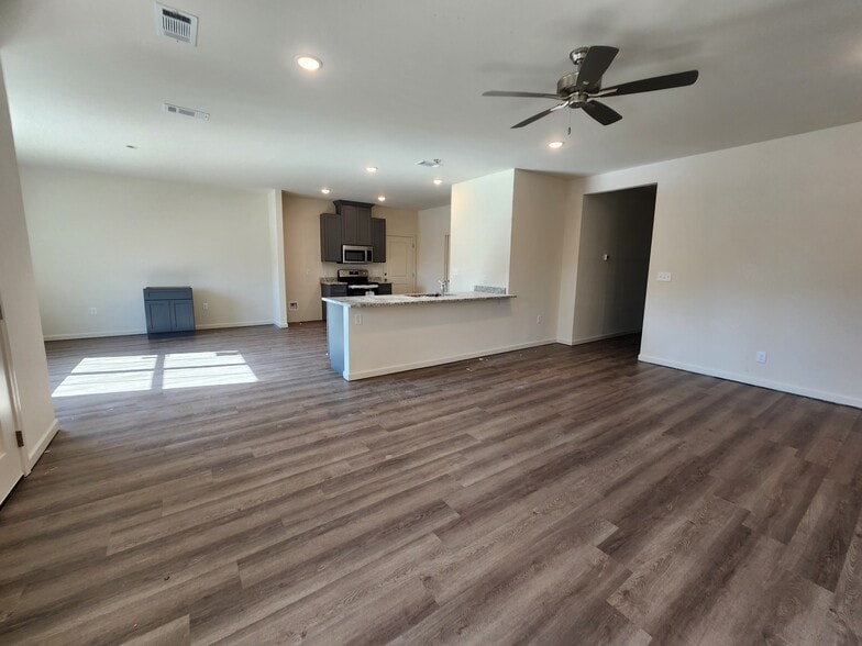 Building Photo - 12103 Pendarvis Ln