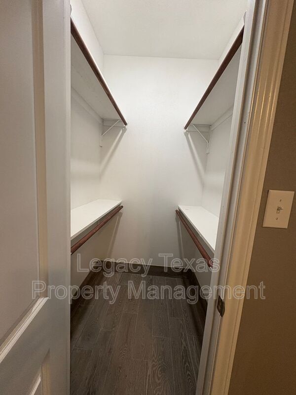 Building Photo - 216 Cleveland St