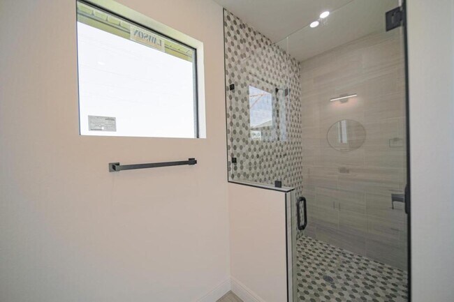 Building Photo - 422 Kismet Pkwy E