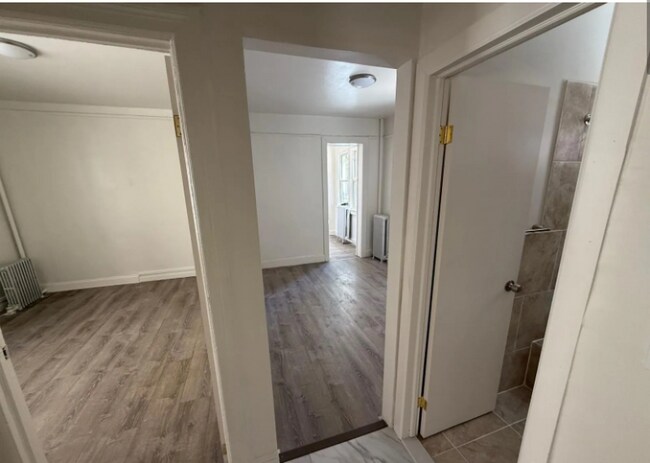 Building Photo - 867 E 231st St