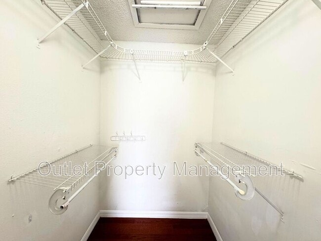 Building Photo - 1742 Potomac Ct