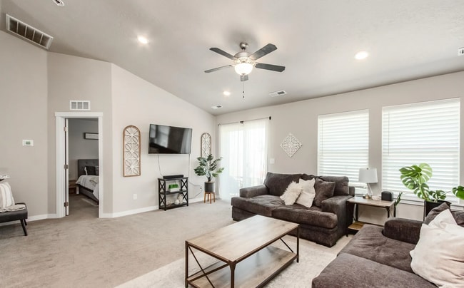 Building Photo - Master Bedroom for Rent!