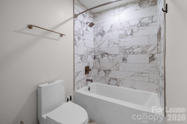 Building Photo - 812 E 18th St