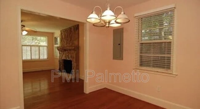 Building Photo - 1005 Wando St