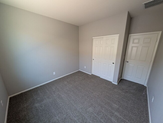Building Photo - 3 Bedroom Home in the Beacon Heights Commu...