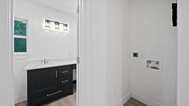 Building Photo - 17411 Rolling Hill Ln