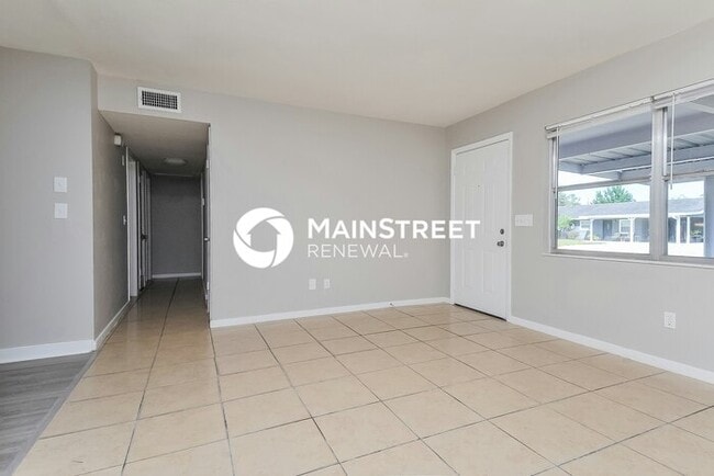 Building Photo - 4 Bedroom Pet-Friendly Home in Winter Haven, FL with Main Street Renewal