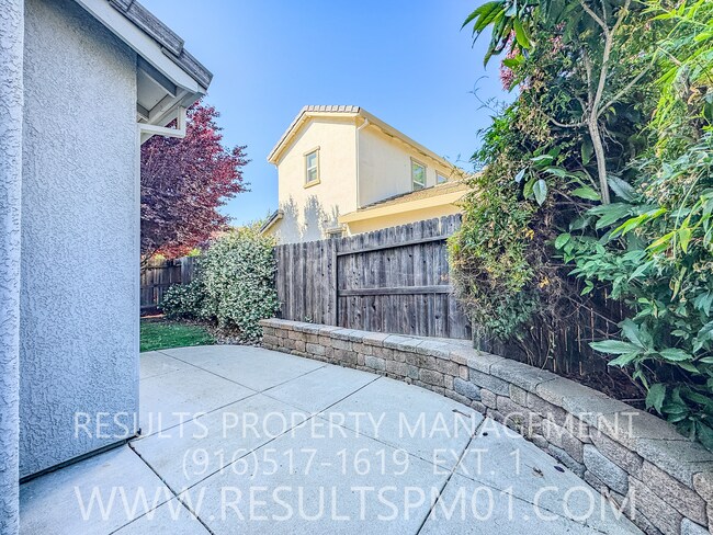 Building Photo - 3 bedroom Lincoln Home in Gated Community