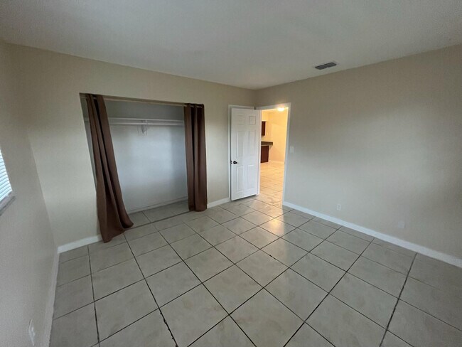 Building Photo - 1461 NW 22nd St