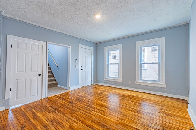 Building Photo - 383 Champlain St