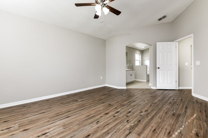 Building Photo - 1962 Lady Elisabeth Ave