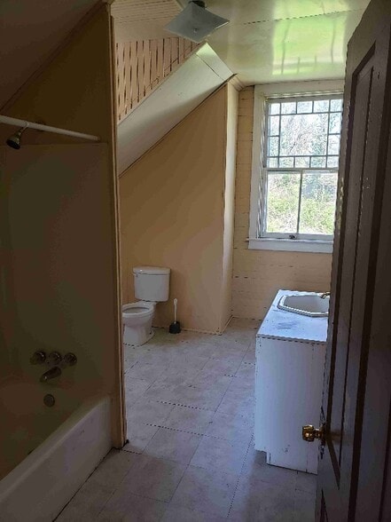 Building Photo - 1612 Pierce St