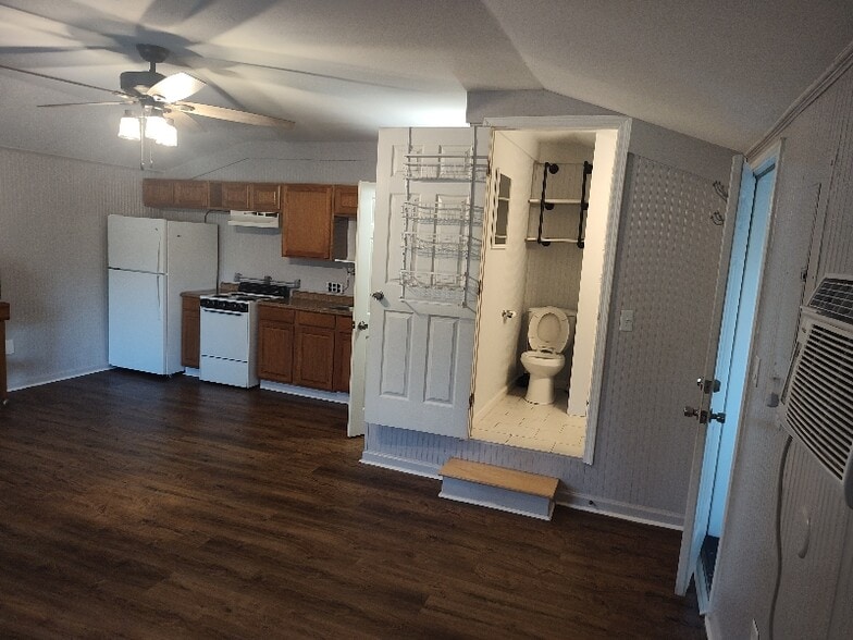 Building Photo - 683 Carlouetta Rd