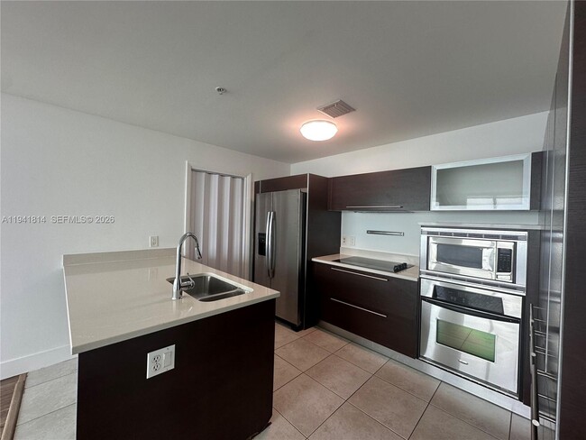 Building Photo - 1900 N Bayshore Dr