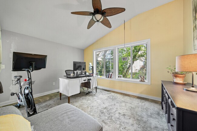Building Photo - 1069 Sauganash Dr