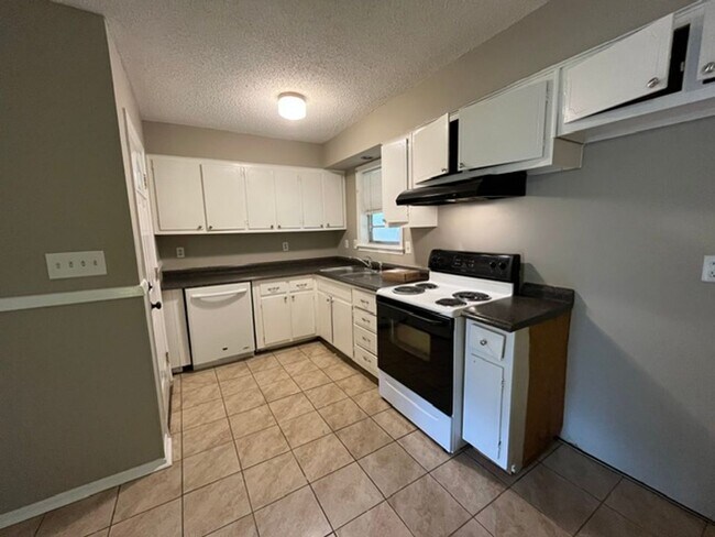 Building Photo - Renovated 3 Bedroom 1 Bath Home for Rent!!