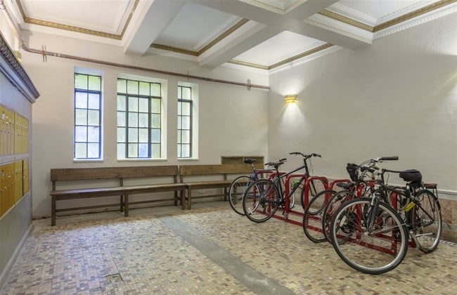 Building Photo - 36 Duncan Ave